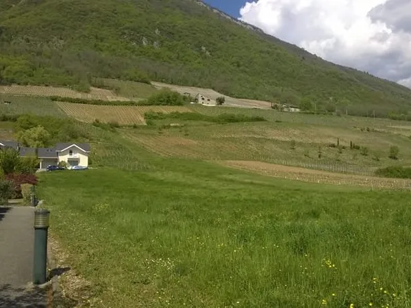 Terrain 900 m²