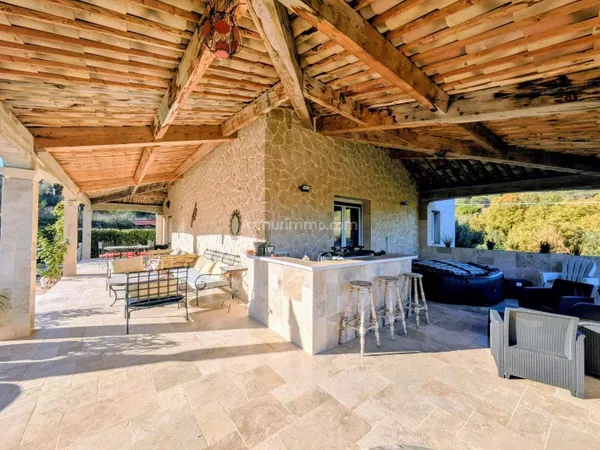 Villa 6 pièces 196 m²
