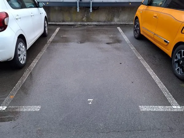 Loue parking avec borne de recharge