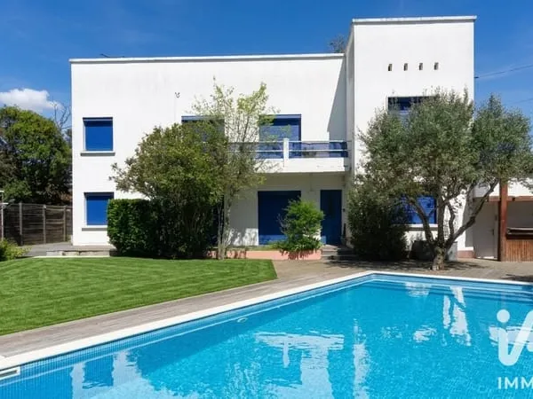 Maison 7 pièces 215 m²