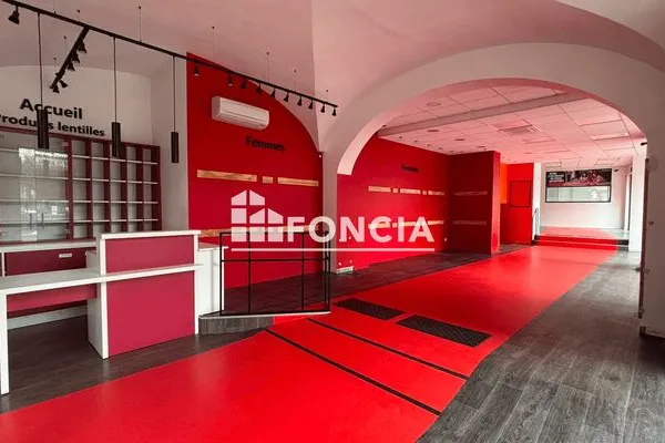 Local 365 m²