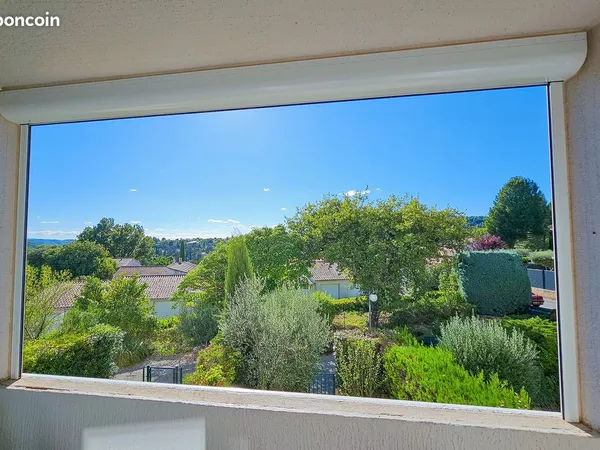Appartement 33m2 au calme avec loggia vue arborée - parking copropriété