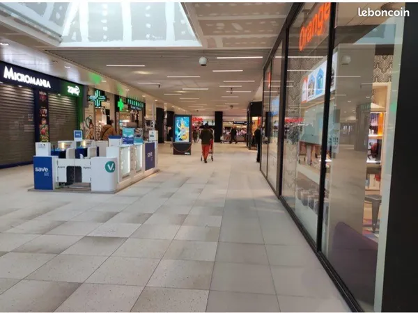Fonds de commerce - Emplacement premium - Centre commercial Auchan Plaisir - 80 m² + terrasse