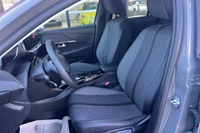 Peugeot 208 hybrid 110 ch e-dcs6 — photo 10