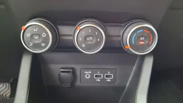 Renault Clio blue dci 85 — photo 20