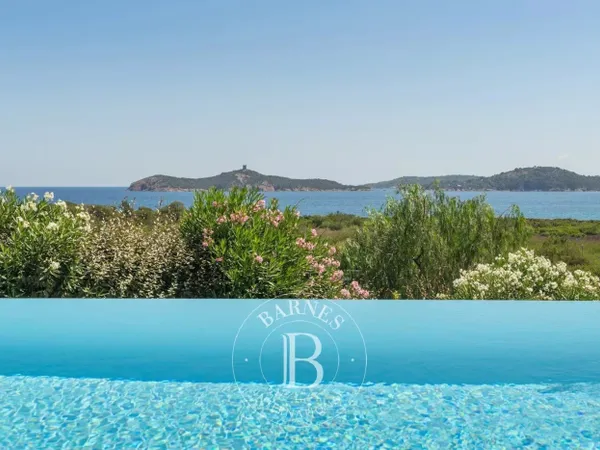 Pinarello, Villa vue mer panoramique, 4 chambres, piscine à débo