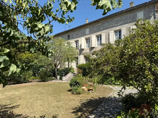 Élégante maison de maître à 20 minutes de Libourne et de Saint-Émilion