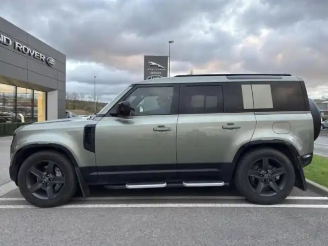 Land Rover Defender 110 2.0 p300e phev x-dynamic se — photo 10