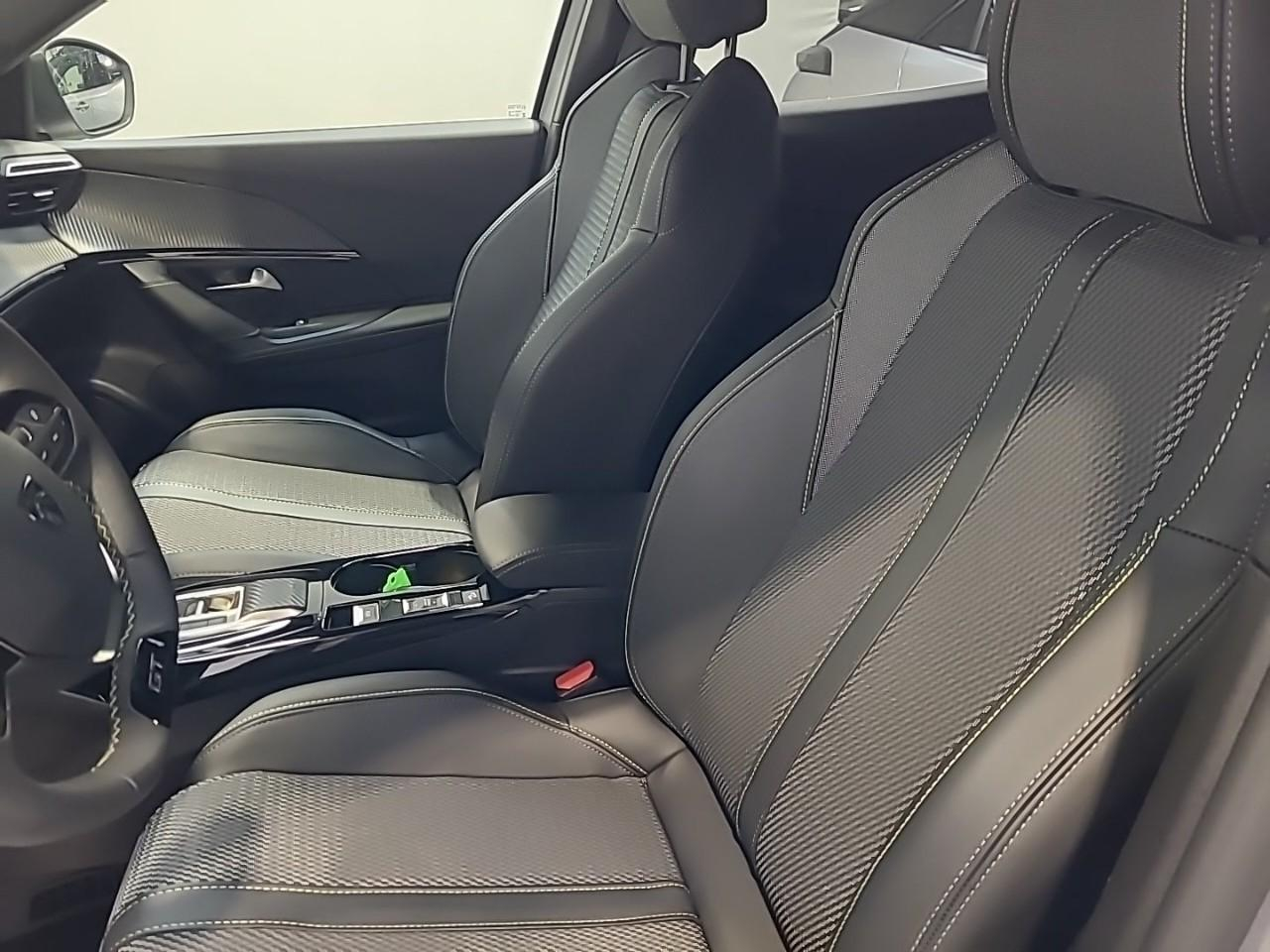 Peugeot 2008 hybrid 145 ch e-dcs6 gt — photo 10