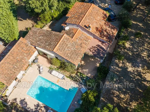 Maison familiale avec piscine et terrain de 5000 m²