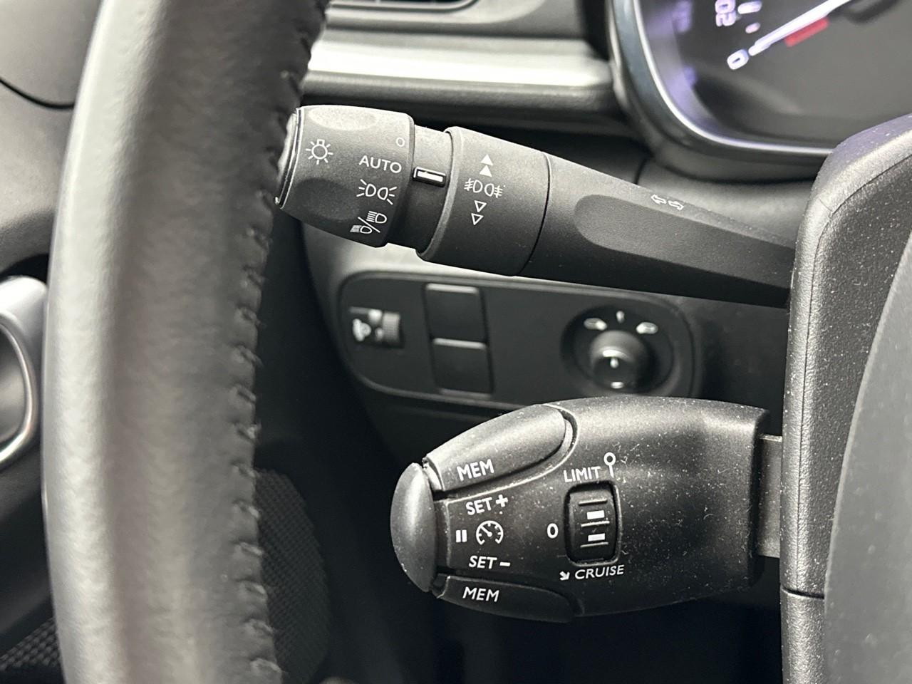 Citroën C3 puretech 110 s&s eat6 saint james — photo 17