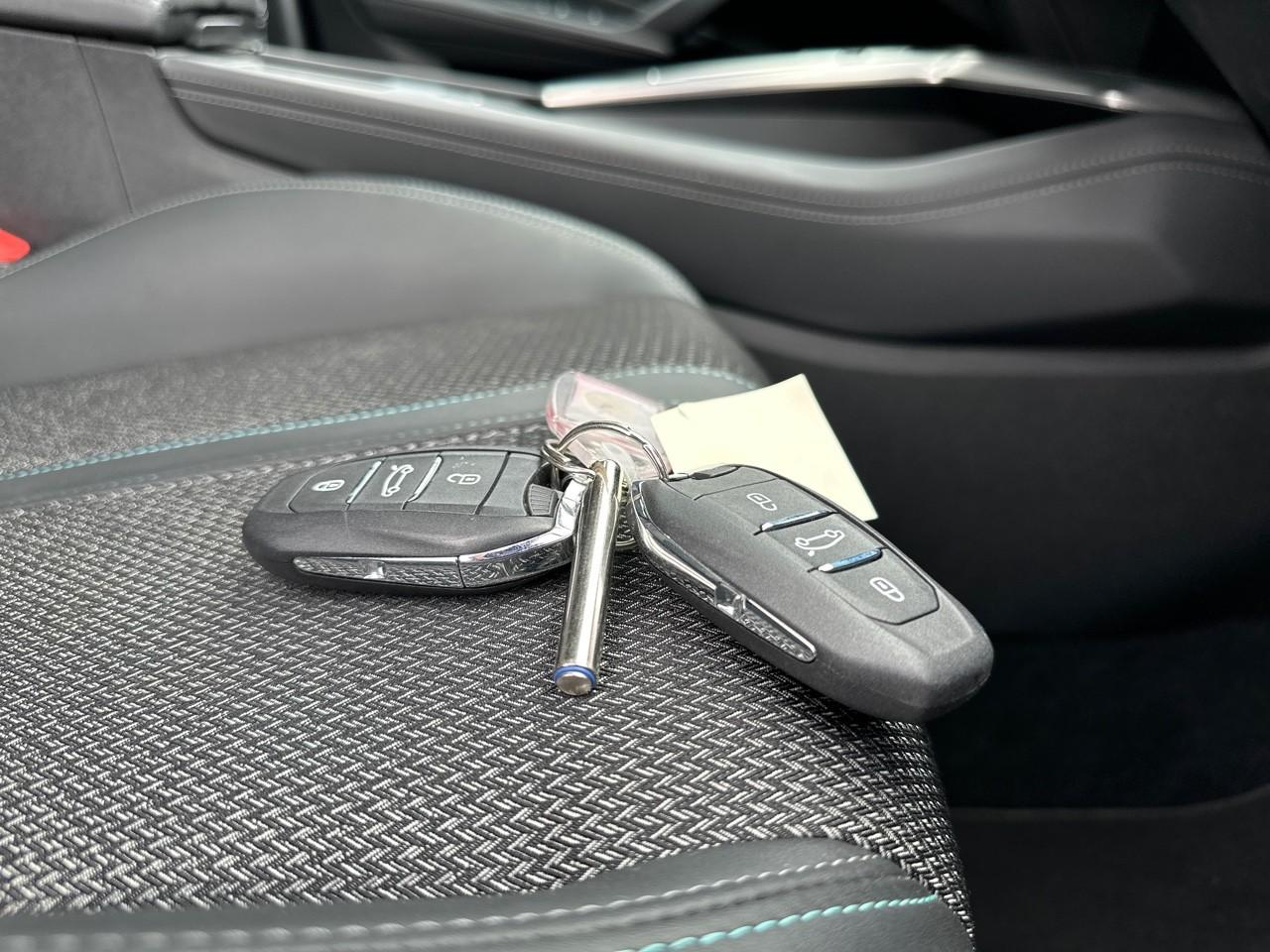 Peugeot 308 sw puretech 130ch s&s eat8 allure pack — photo 33