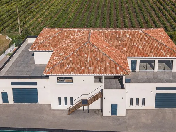 Local d'activité neuf + logement - 325 m²