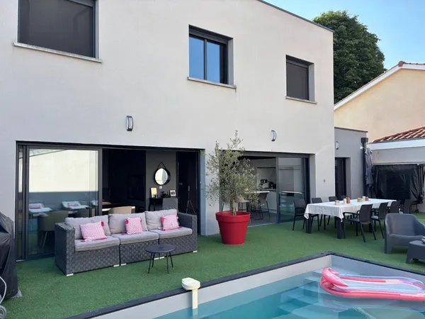 Maison de 2020 avec 3 suites parentales et piscine
