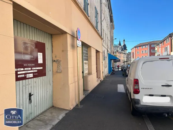 Local professionnel 1 pièce 168 m²