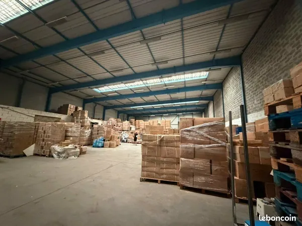 LOCAL D'ACTIVITE 1100 m² MARSEILLE