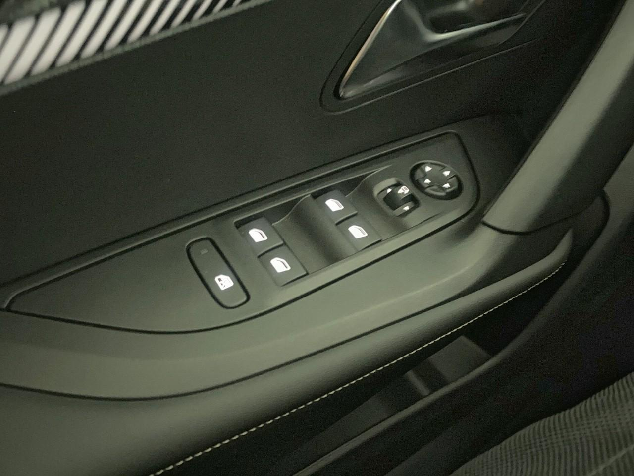 Peugeot 2008 hybrid 145 ch e-dcs6 allure — photo 20