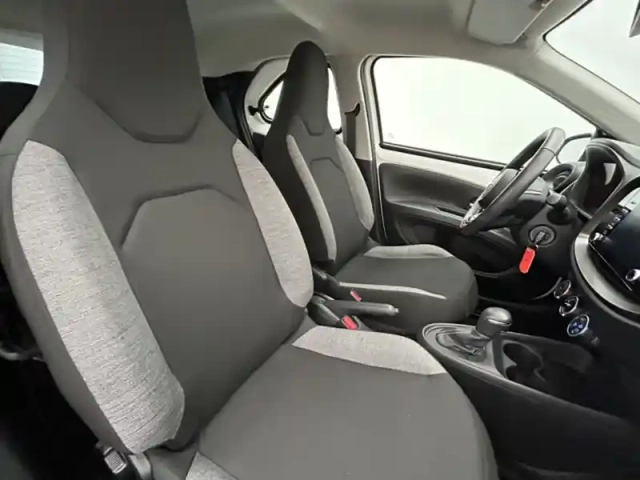 Toyota Aygo 1.0 s-cvt 72 dynamic — photo 21