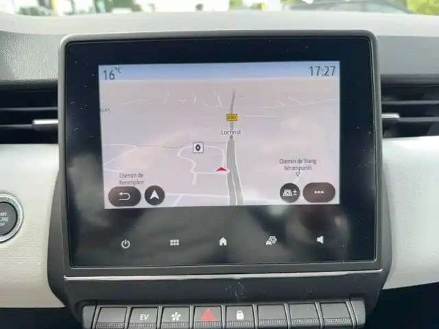 Renault Clio e-tech 140 - 21n — photo 19