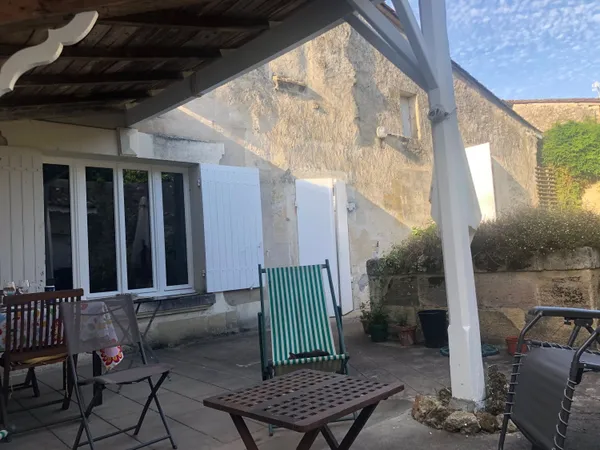Vends maison dans village de charme proche St Emilion - 4 chambres, 300m², Pujols (33)