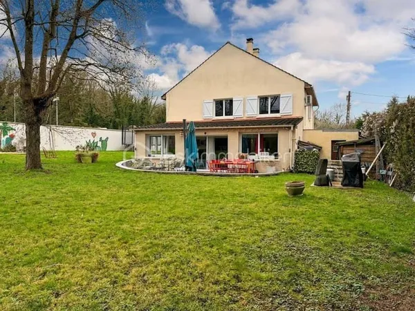 Maison 8 pièces 198 m²