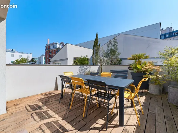 Loft de bureaux atypique 150m² HSP 5m + Terrasse 25m²