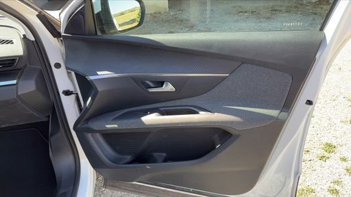 Peugeot 3008 1.5 BlueHDi 130 EAT8 - Active Business – 2019 – 150923 km – Diesel – Boîte Automatique — photo 25