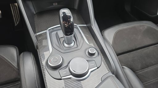 Alfa Romeo Giulia 2.2 JTD 210 Q4 AT8 - Veloce Ti – 2020 – 115288 km – Diesel – Boîte Automatique — photo 17