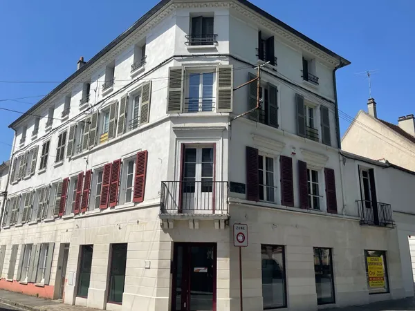Local commercial 140 m²