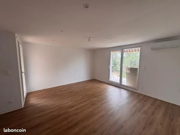 Appartement 4 pièces de 80 m² entièrement rénové à Fréjus