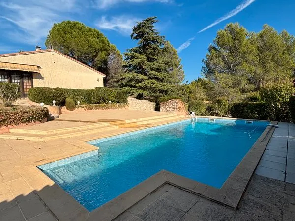 Châteauneuf-le-Rouge - Maison plain-pied 145 m² - Piscine - Terrain 1 080 m²