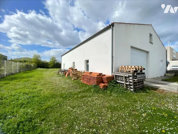 Local d'activités 2 pièces 227 m²