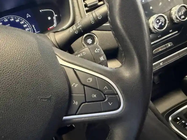Renault Megane iv berline blue dci 115 edc — photo 25