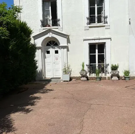Local 45 pièces 731 m²