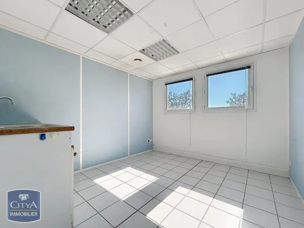 Local professionnel 78 m²