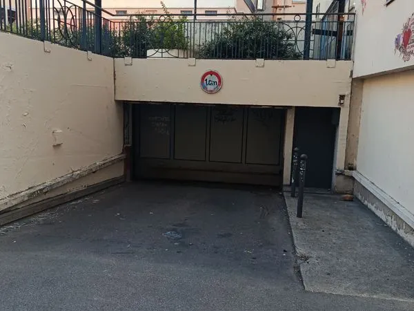 Garage rue René leynaud je croix paquet
