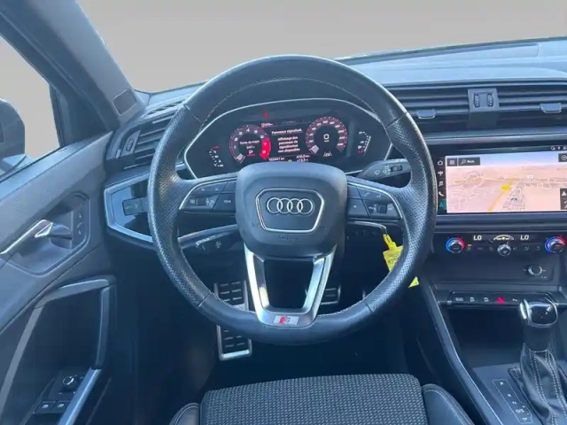 Audi Q3 35 tfsi 150 ch s tronic 7 — photo 12