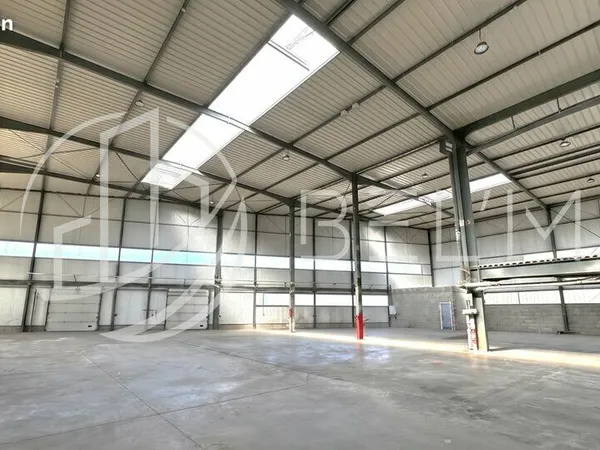 À LOUER - BÂTIMENT INDÉPENDANT DE 3 941 M² - CRÉTEIL (94)