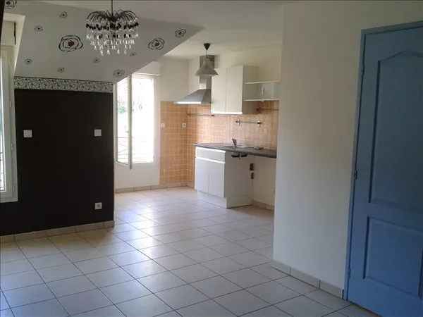 APPARTEMENT F3 + PARKING - FONTENAY-EN-PARISIS