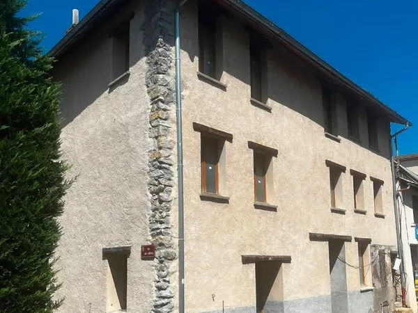 Crots centre - Maison de village de caractère à rénover, 4 niveaux, multiples projets possibles