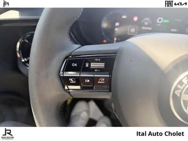 Alfa Romeo Junior elettrica 156ch techno — photo 13