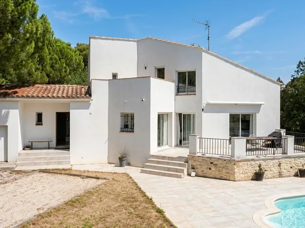 CASTELNAU-LE-LEZ - Maison familiale sur 1700 m² de terrain - 825 000