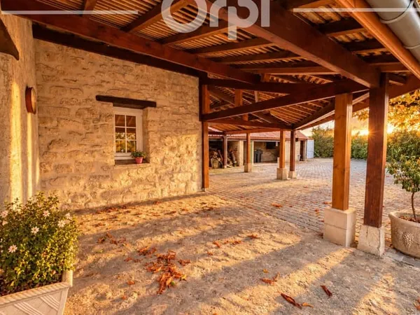Maison 5 pièces 221 m²