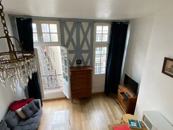 Studio avec mezzanine pour étudiant
