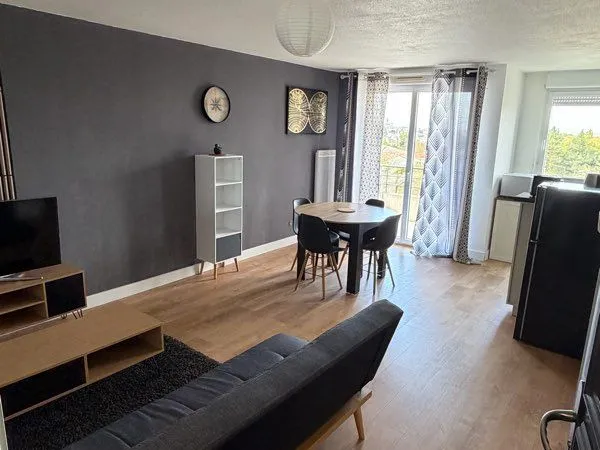 À LOUER - T2 MEUBLÉ DE 50 m² AVEC BALCON, PISCINE ET PARKING - SECTEUR ANGOULÊME