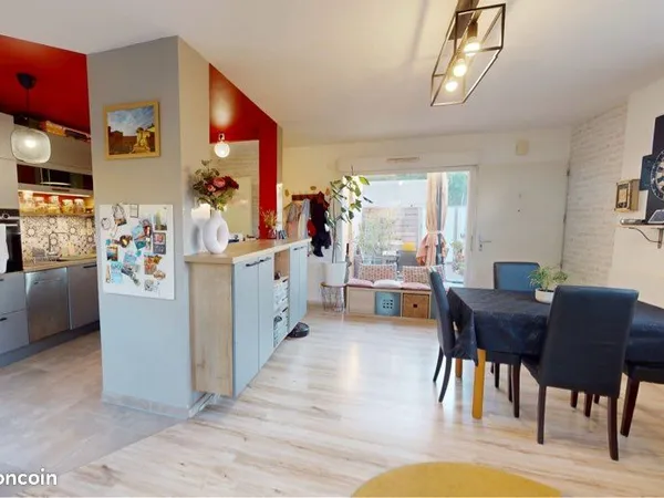 T3 lumineux de 64 m² - triple exposition, terrasse sans vis-à-vis, garage et parking