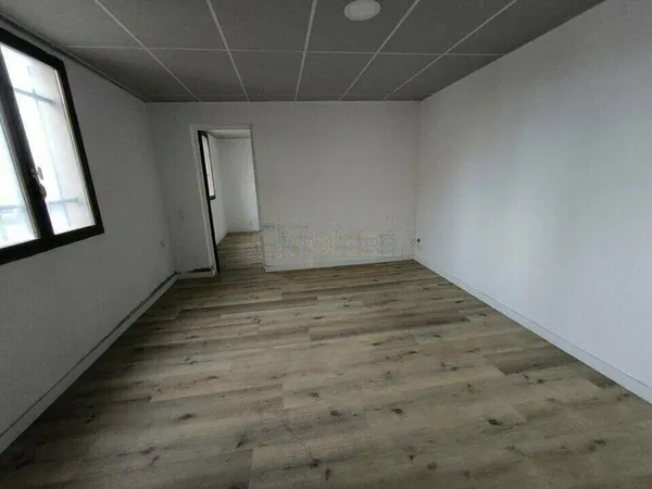 Bureau 210 m²