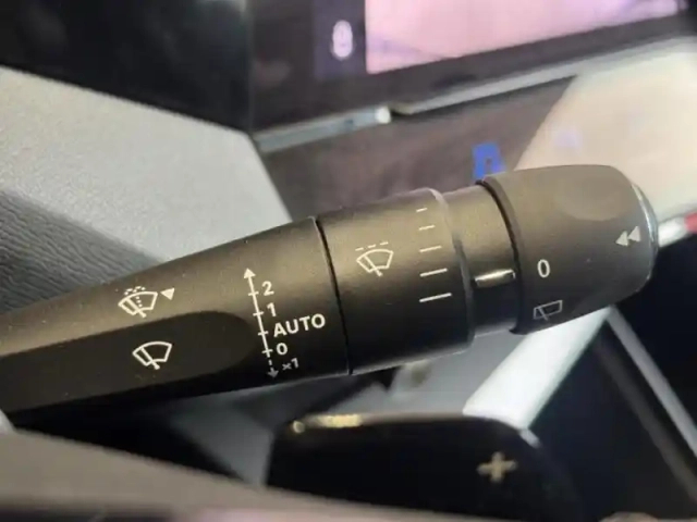 Peugeot 308 phev 180ch allure pack e-eat8 — photo 15