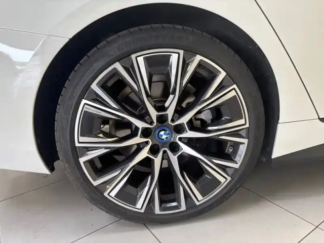 Bmw I4 edrive40 340 ch bva — photo 15