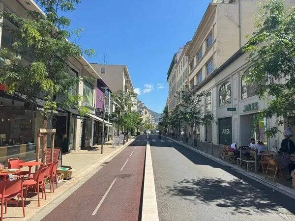 Local commercial 110 m²